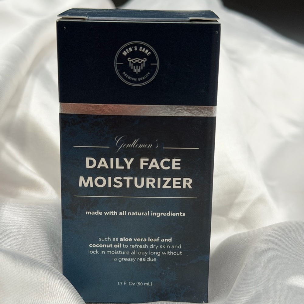 Gentlemen’s Daily Face Moisturizer - Black and White - Picture 2 of 7